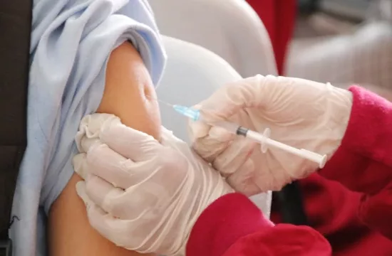 Siete comunidades empiezan a vacunar contra Covid-19 y gripe