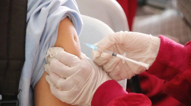 Siete comunidades empiezan a vacunar contra Covid-19 y gripe