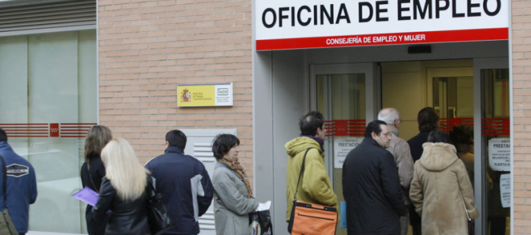 Sigue cayendo la tasa de desempleo en España