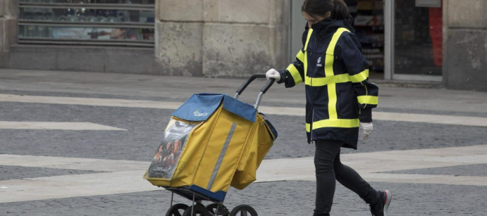 Trabajadora de Correos de España