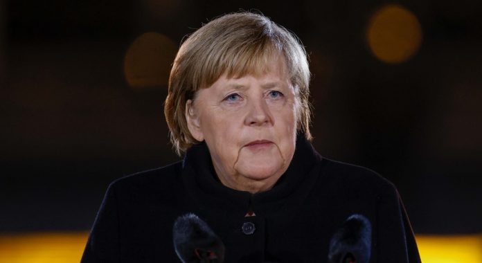 Angela-Merkel-hablando