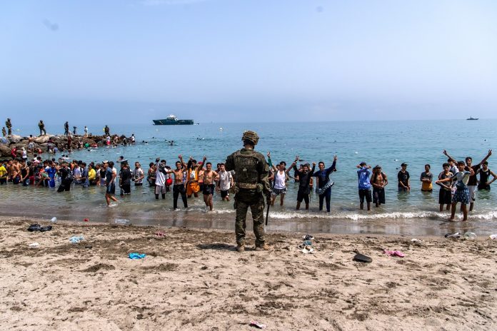 Fuerzas de seguridad en España alertan de un nuevo asalto a Ceuta Fuerzas de seguridad en España alertan de un nuevo asalto a Ceuta
