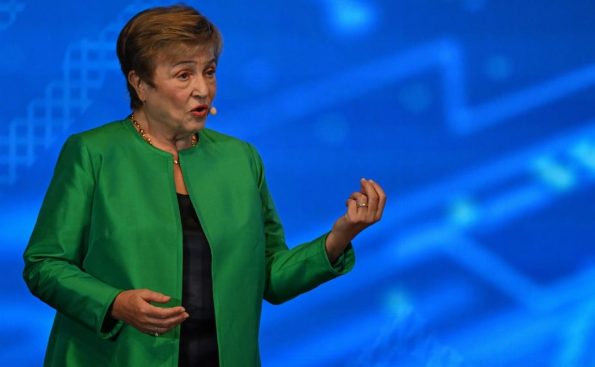Kristalina Georgieva, directora del FMI, hace un llamado a la política económica mundial para tomar acciones decisivas y ajustar el gasto presupuestario.